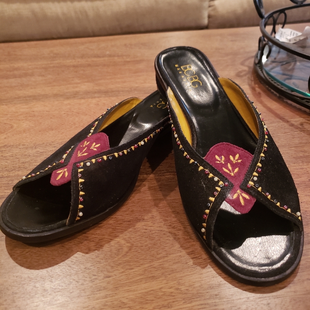 BCBG flats sandal